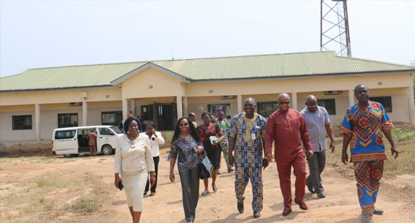 Afolake-Mobolaji-on-a-tour-of-the-main-campus