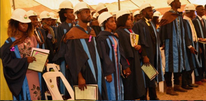 oou-Best-Graduand-from-the-Faculty-of-Engineering-3