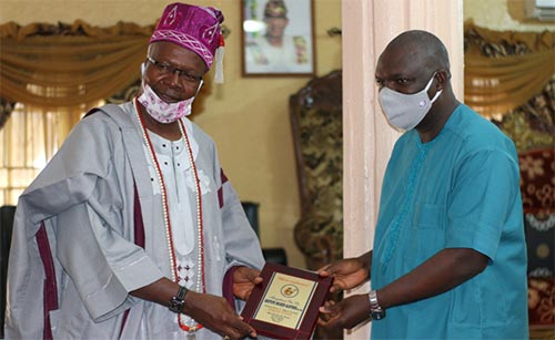 Prof.-Ganiyu-Olatunji-Olatunde-from-His-Royal-Highness,-Oba-(Dr.)-Adetoye-Alatise.